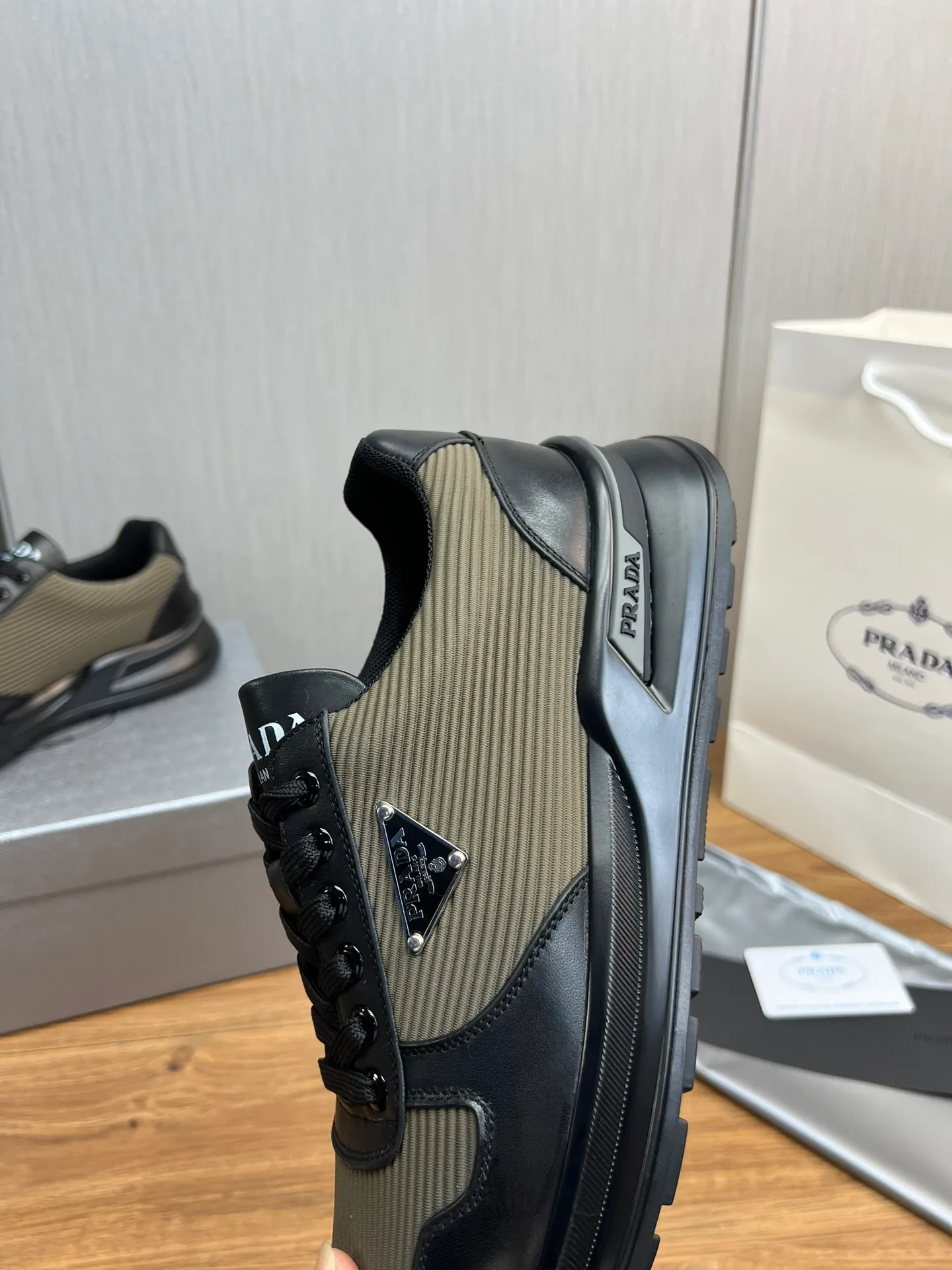 Men's shoes 💰580💰 [PRADA] Men's shoes are popular in the counter, official website is synchronized, 1 high-quality shipment ✔️Original cowhide stitching mesh + cowhide lining, 1🆚1 replica, original original bottom, 38-45 (45 customized, non-refundable)